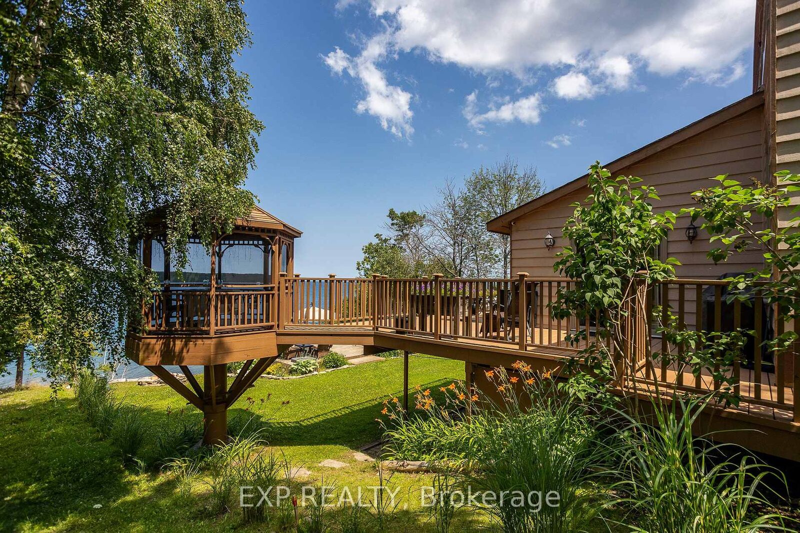 Property Photo: 121 Ivy Drive ON N0H 2T0