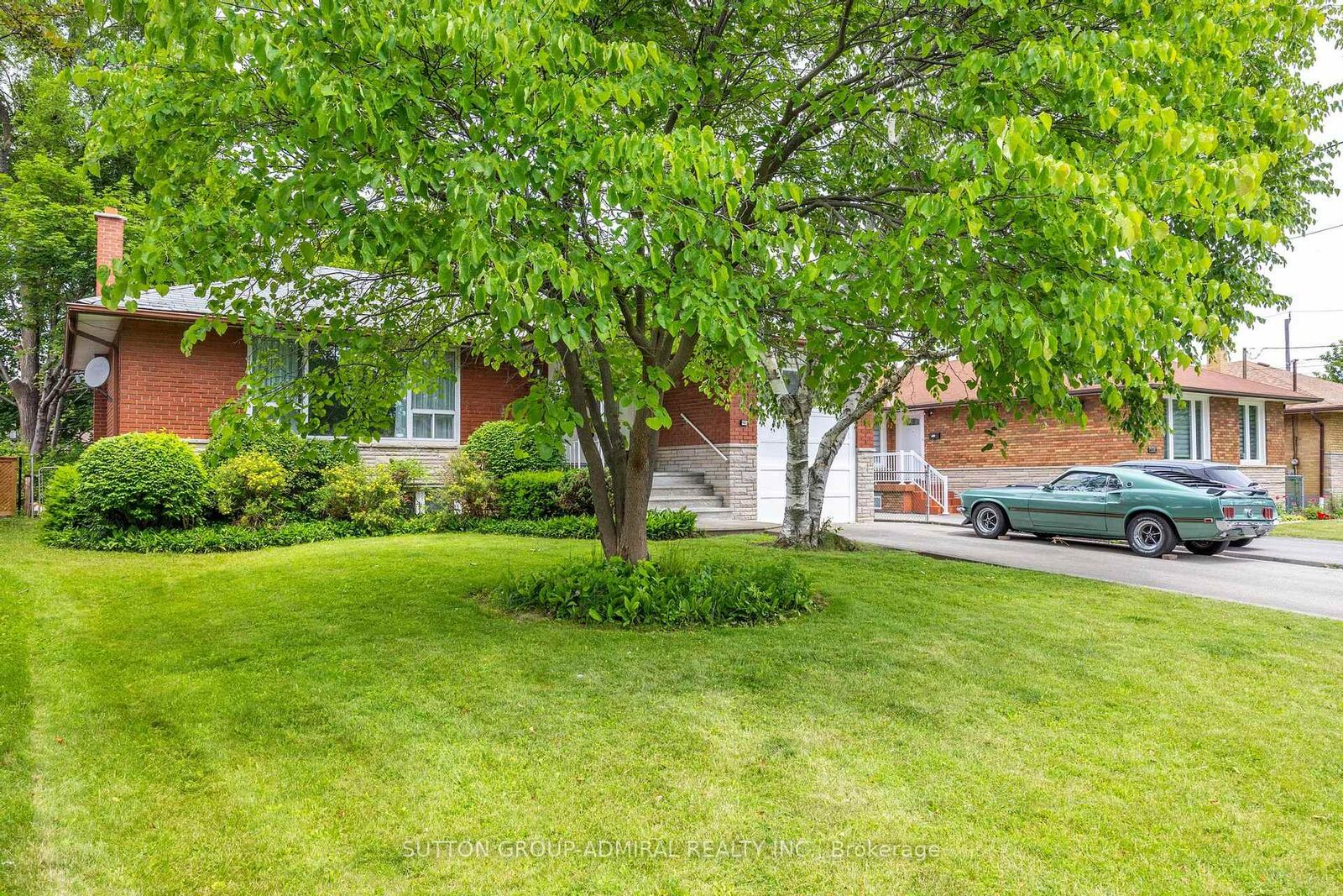 Property Photo: 138 Kennard Avenue ON M3H 4M5