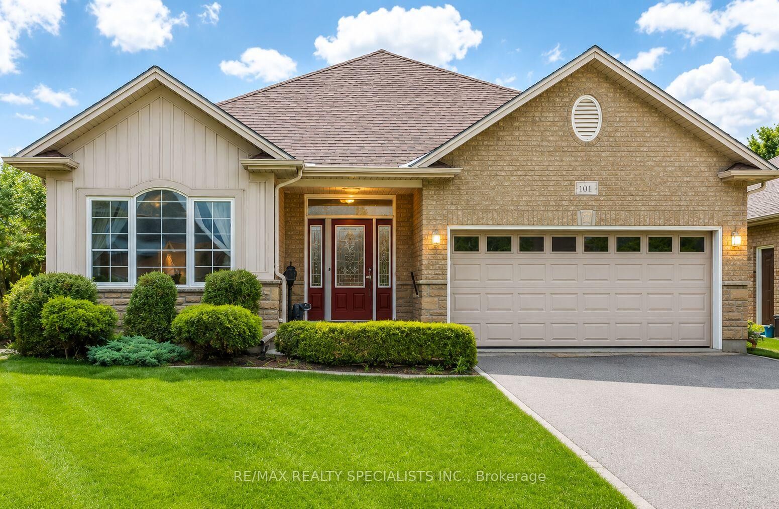 Photo de la propriété: 61 Jones Crescent ON N4G 5X5