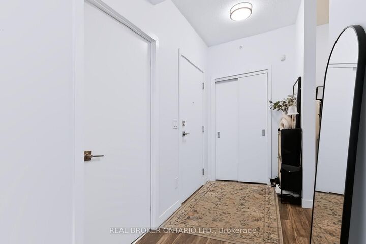 Property Photo:  2081 Fairview Street 1805  ON L7R 0E4 
