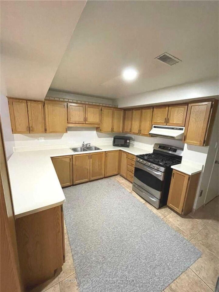 Property Photo:  14 Pennycross Court Bsmnt  ON L4L 3M6 