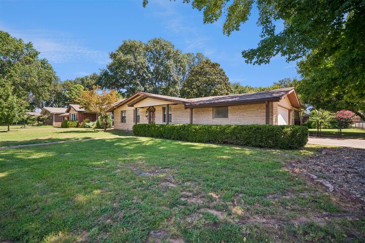 Property Photo:  5247 S Columbia Avenue  OK 74105 