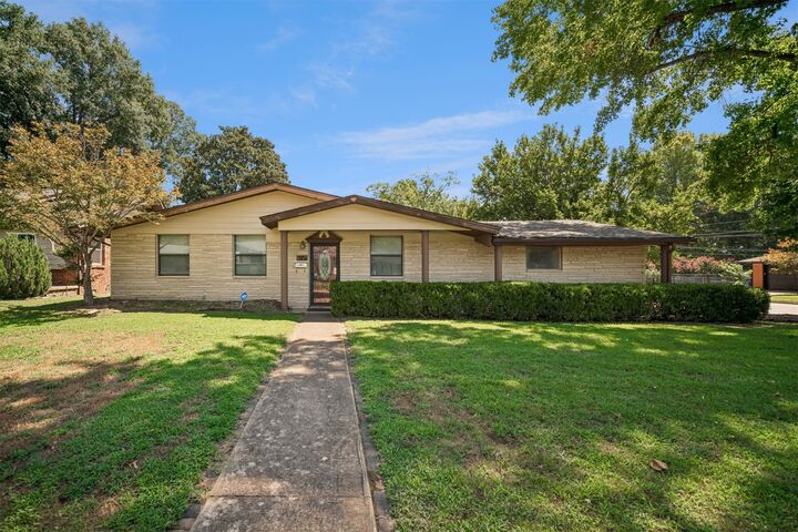 Property Photo: 5247 S Columbia Avenue OK 74105