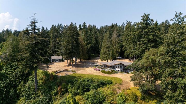 Property Photo: 466 Meredith Rd BC V0R 2P3
