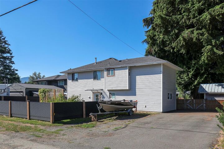 Property Photo: 3391 Bevan Rd BC V0R 1S0