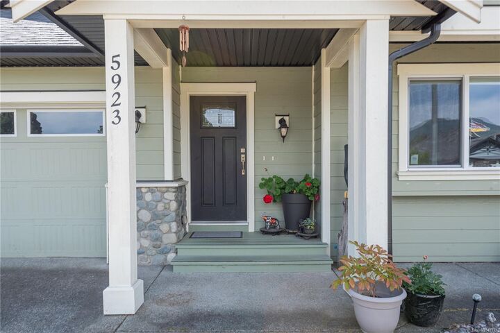 Property Photo: 5923 Tower Pl BC V9L 0E1