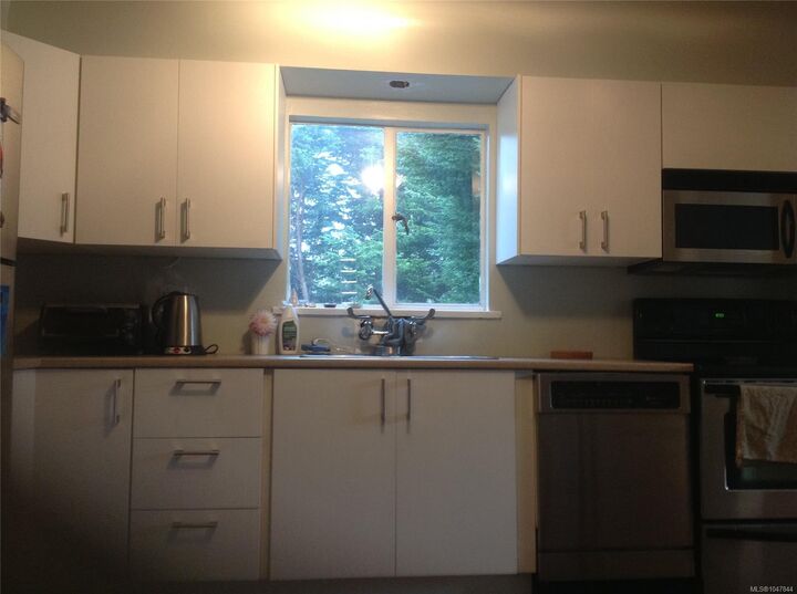 Property Photo: 1618 Richardson St BC V8S 1R4