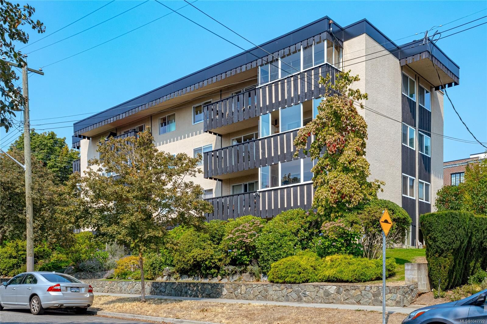 Property Photo:  1000 McClure St #101  BC V8V 3E9 
