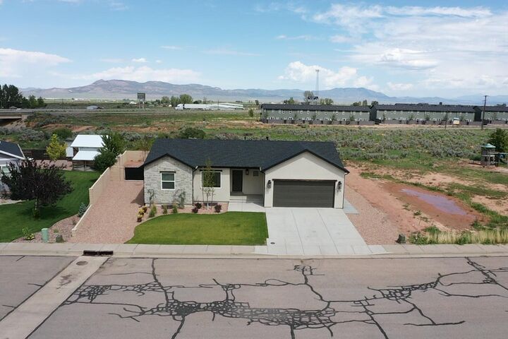 Property Photo:  678 W 325 N  UT 84761 
