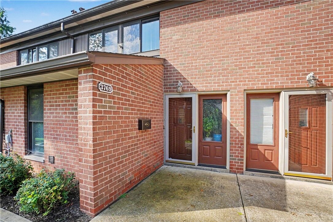 Property Photo: 3769 Allendale Circle PA 15204