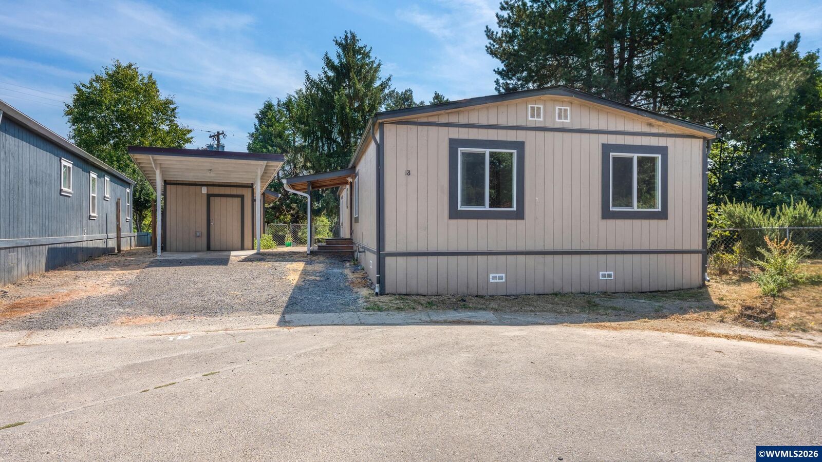 Property Photo:  906 SW Alder (#18) St 18  OR 97115 