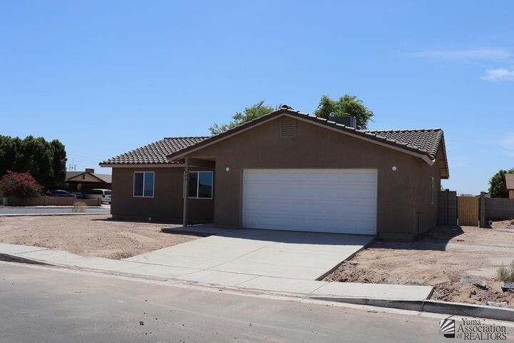Property Photo: 1348 S Mendota Ave AZ 85350