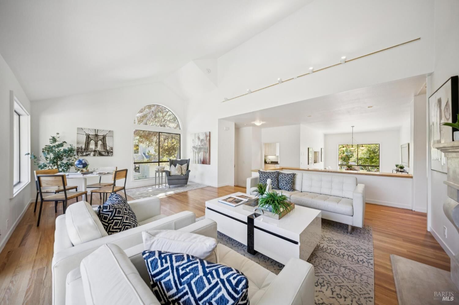 Property Photo:  94 Eucalyptus Knoll Street 94  CA 94941 