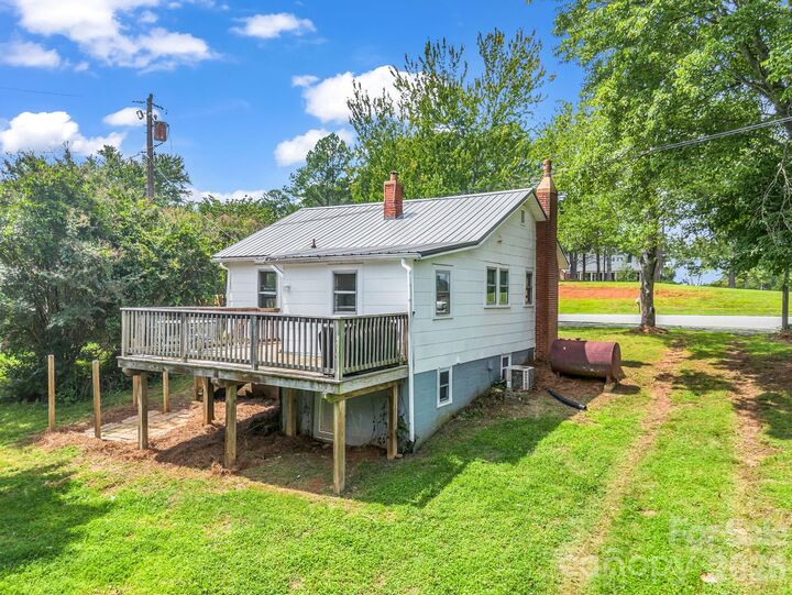 Property Photo: 1302 Startown Road NC 28092