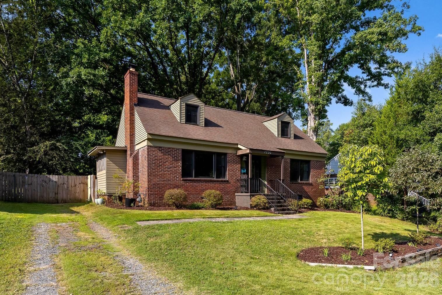 Property Photo:  2220 Arnold Drive  NC 28205 