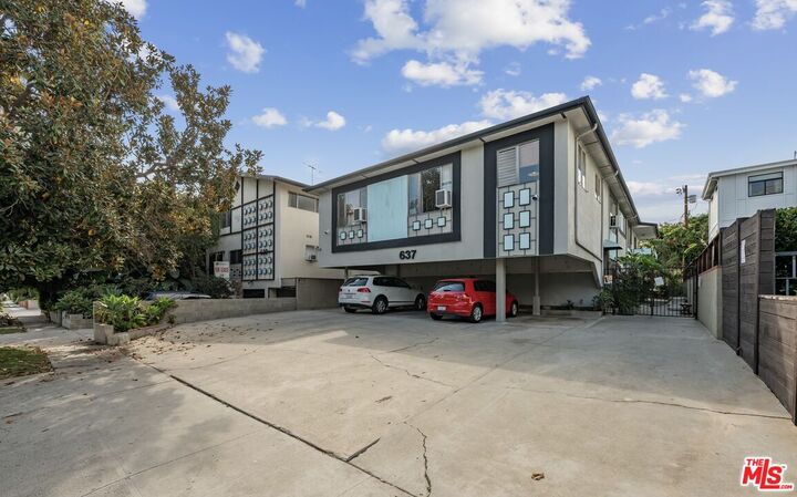 Property Photo:  637 N Hayworth Ave, Unit 6  CA 90048 