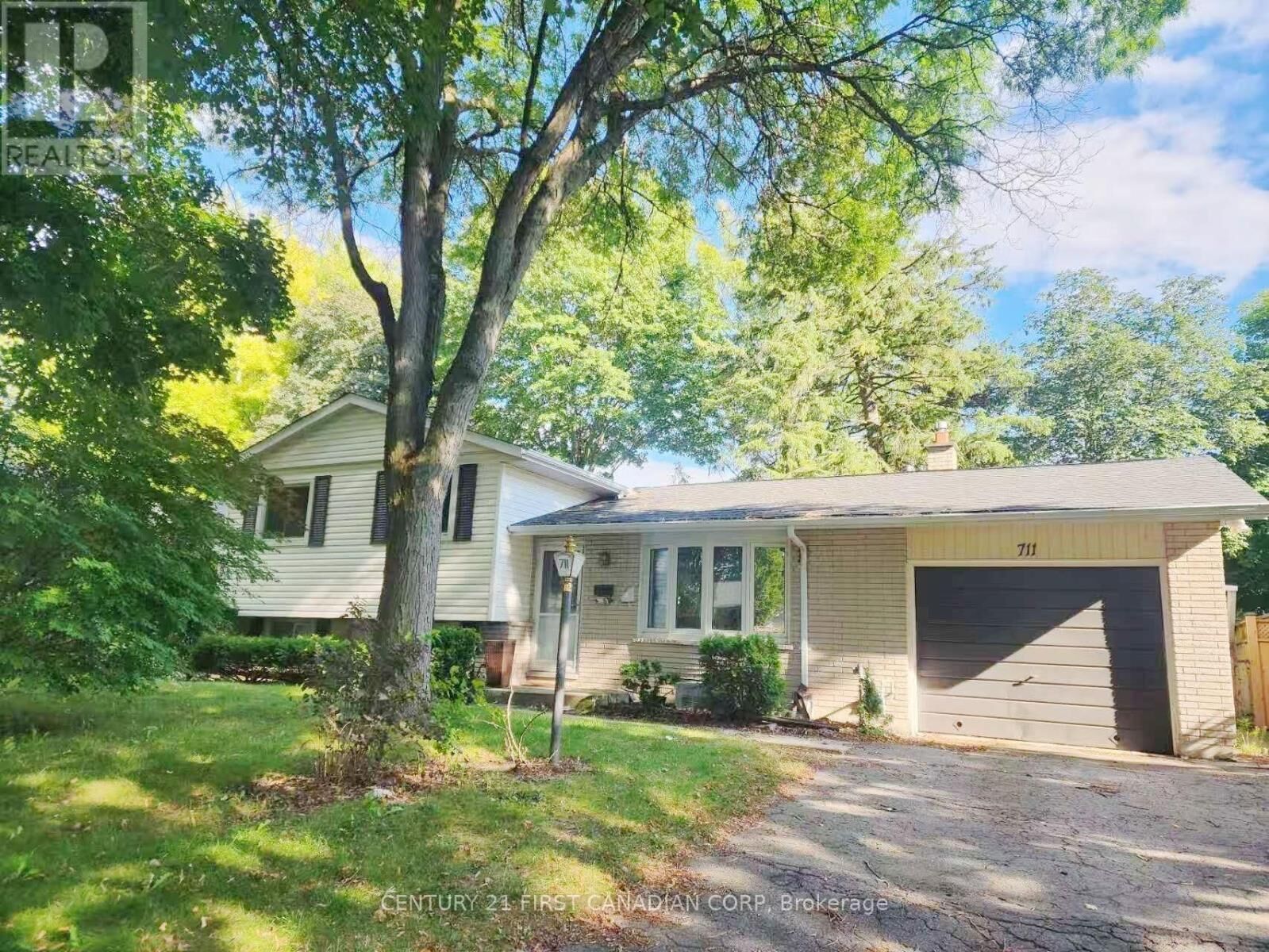 Property Photo:  711 Algoma Avenue  ON N5X 1W4 