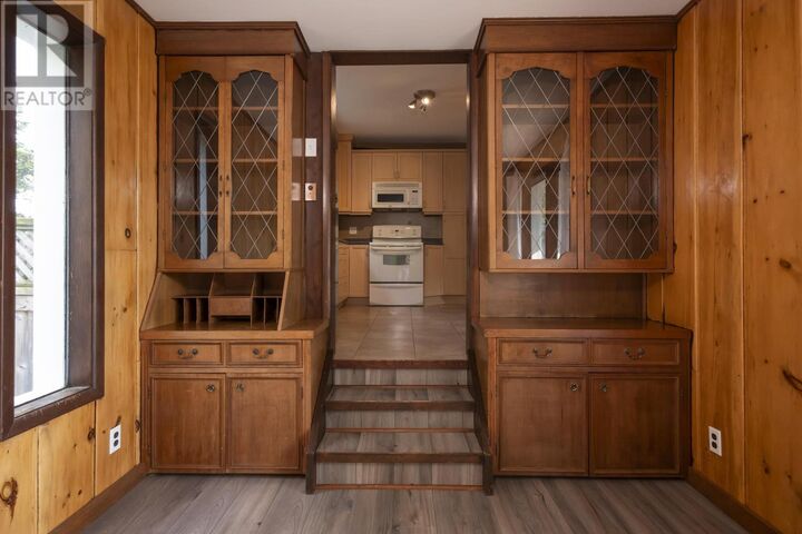 Property Photo:  2219 Arthur St E  ON P7E 5P3 