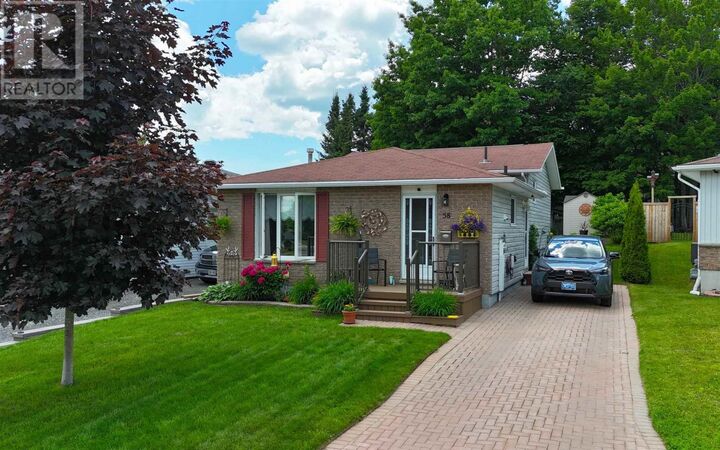 Property Photo:  58 Stewart Cres  ON P5A 3C4 