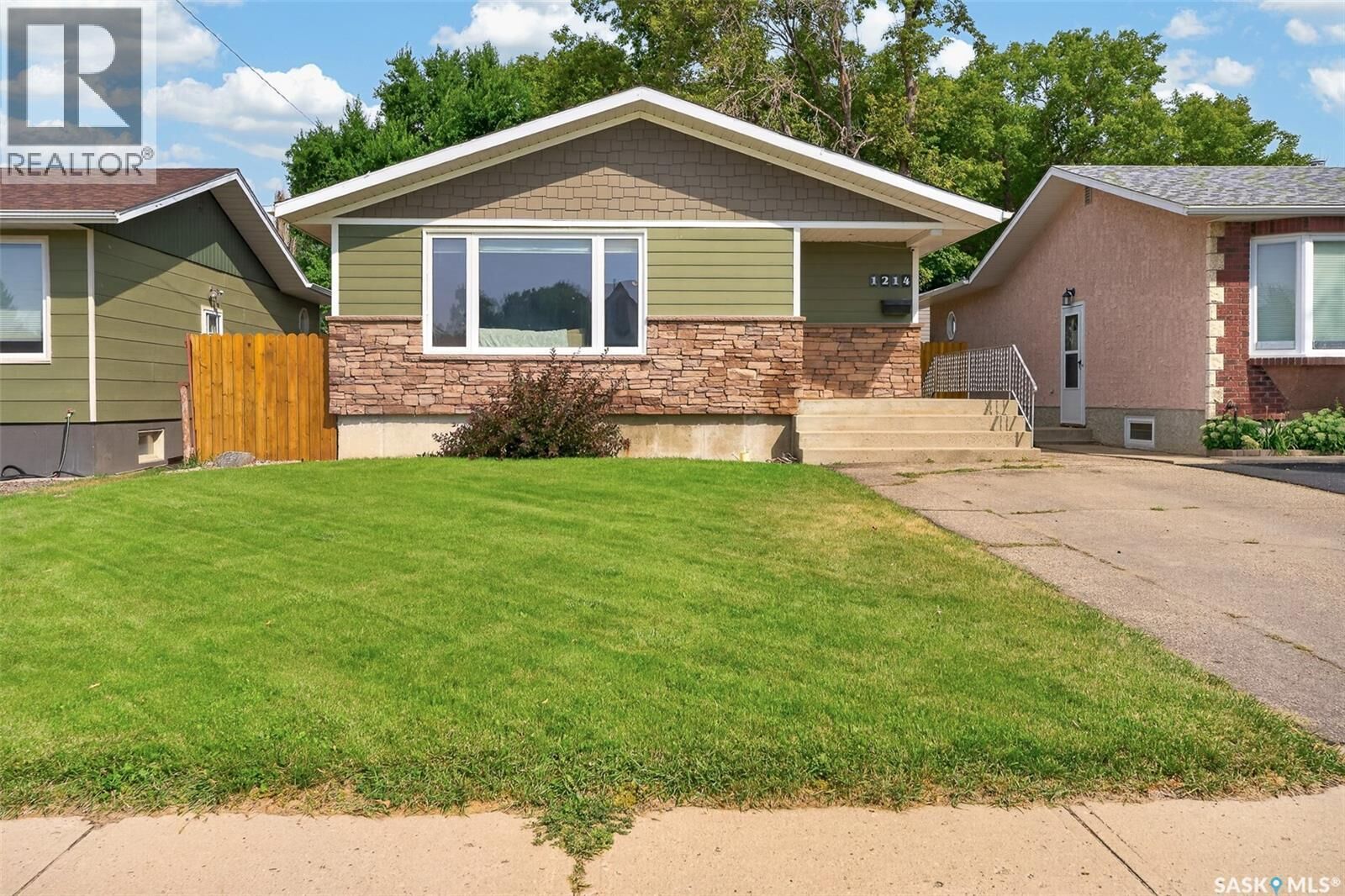 Photo de la propriété:  1214 Grandview Street W  SK S6H 5M2 