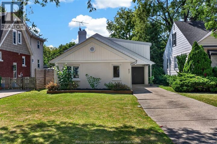Property Photo:  857 Thompson Boulevard  ON N8S 2G6 
