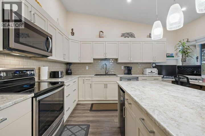 Property Photo:  1873 Parkview Crescent 8  BC V1X 7G7 