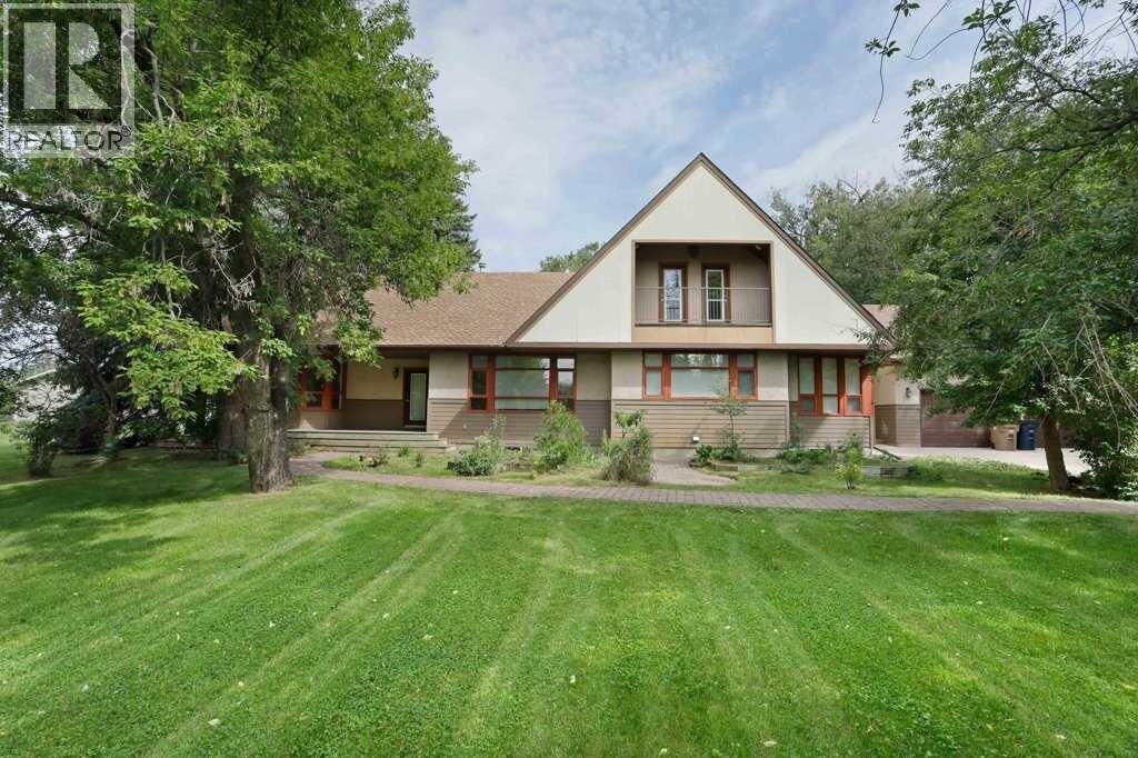 Property Photo: 1024 Cassils Road West AB T1R 0E2