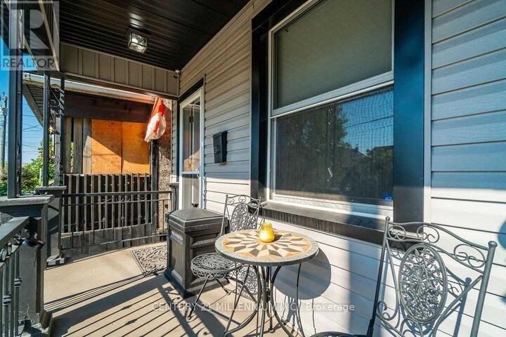 Property Photo:  20 Dickson Avenue  ON L8L 6B8 
