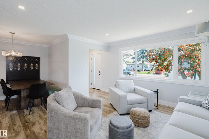 Property Photo:  9330 162 Street NW  AB T5R 2M9 