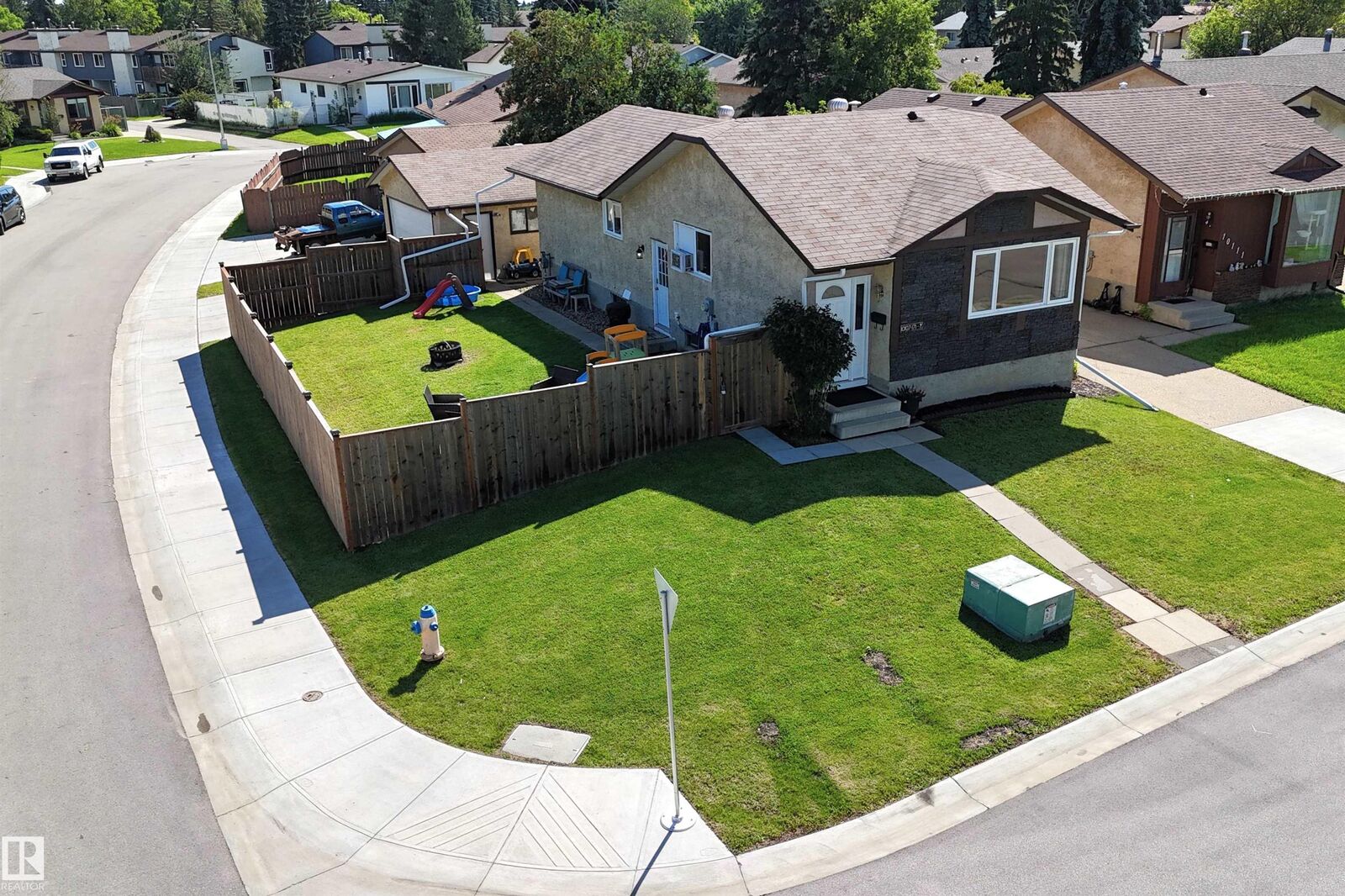 Property Photo:  10107 171A Avenue NW  AB T5X 4L3 