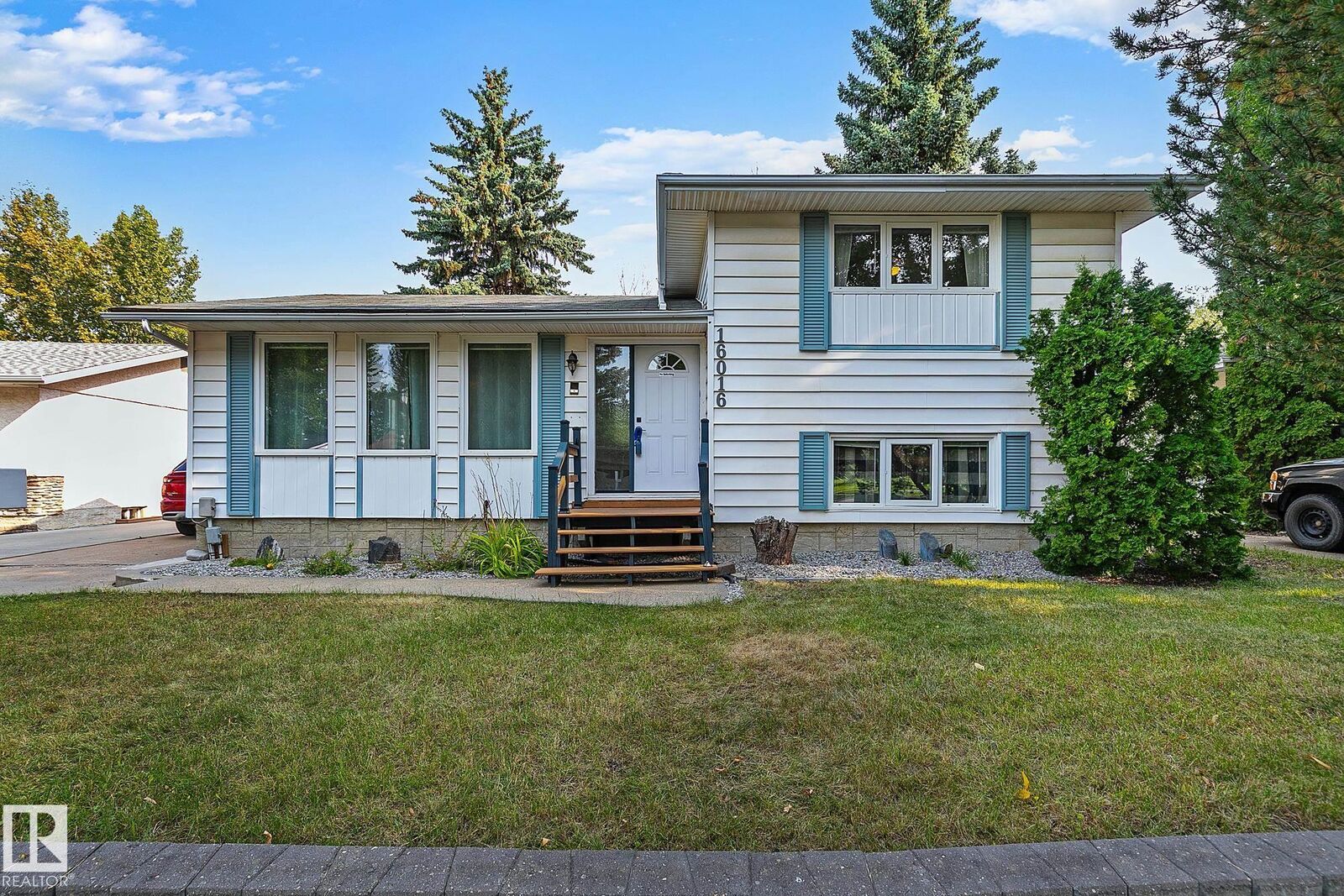 Property Photo:  16016 78A Avenue NW  AB T5R 3G3 