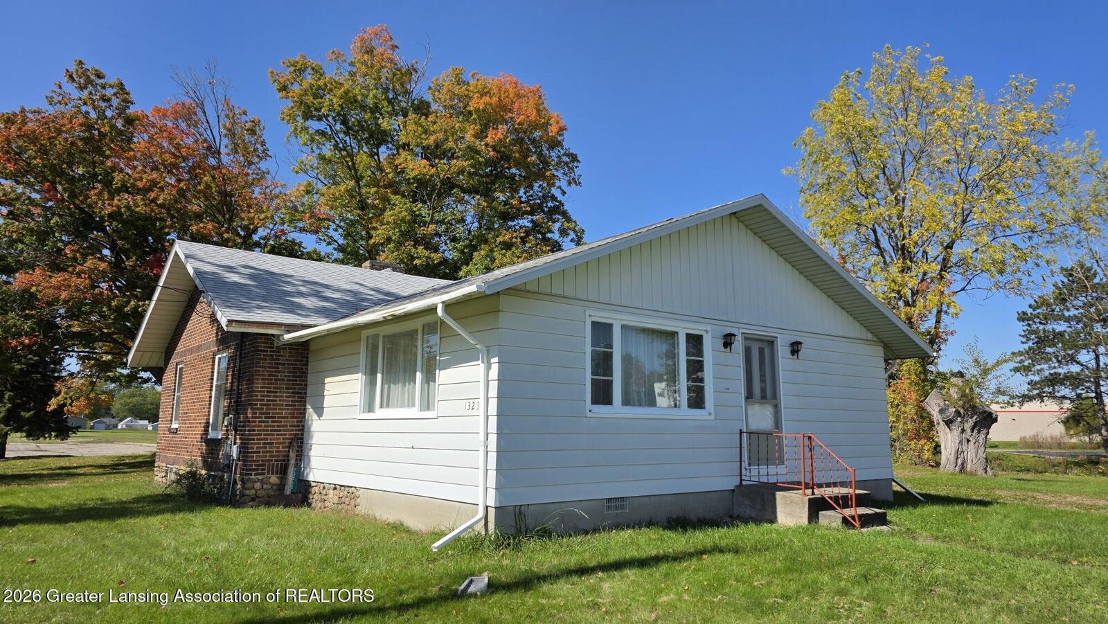 Property Photo: 1323 E Willoughby Road MI 48911