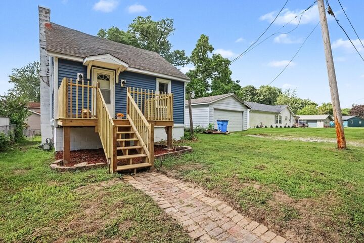 Property Photo:  1705 N Longshore Drive  IN 46574 