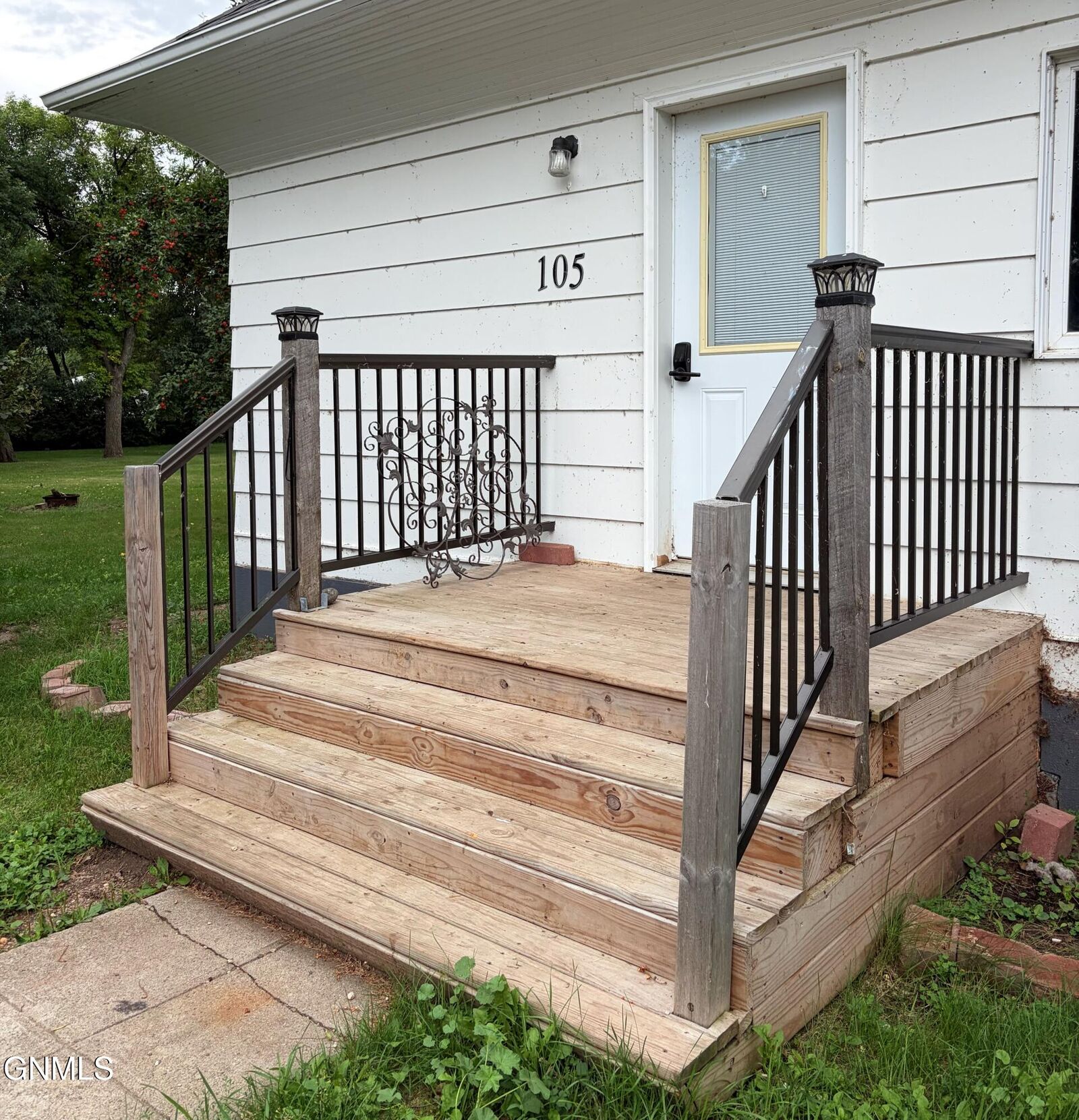 Property Photo:  105 Ruth Street S  ND 58483 
