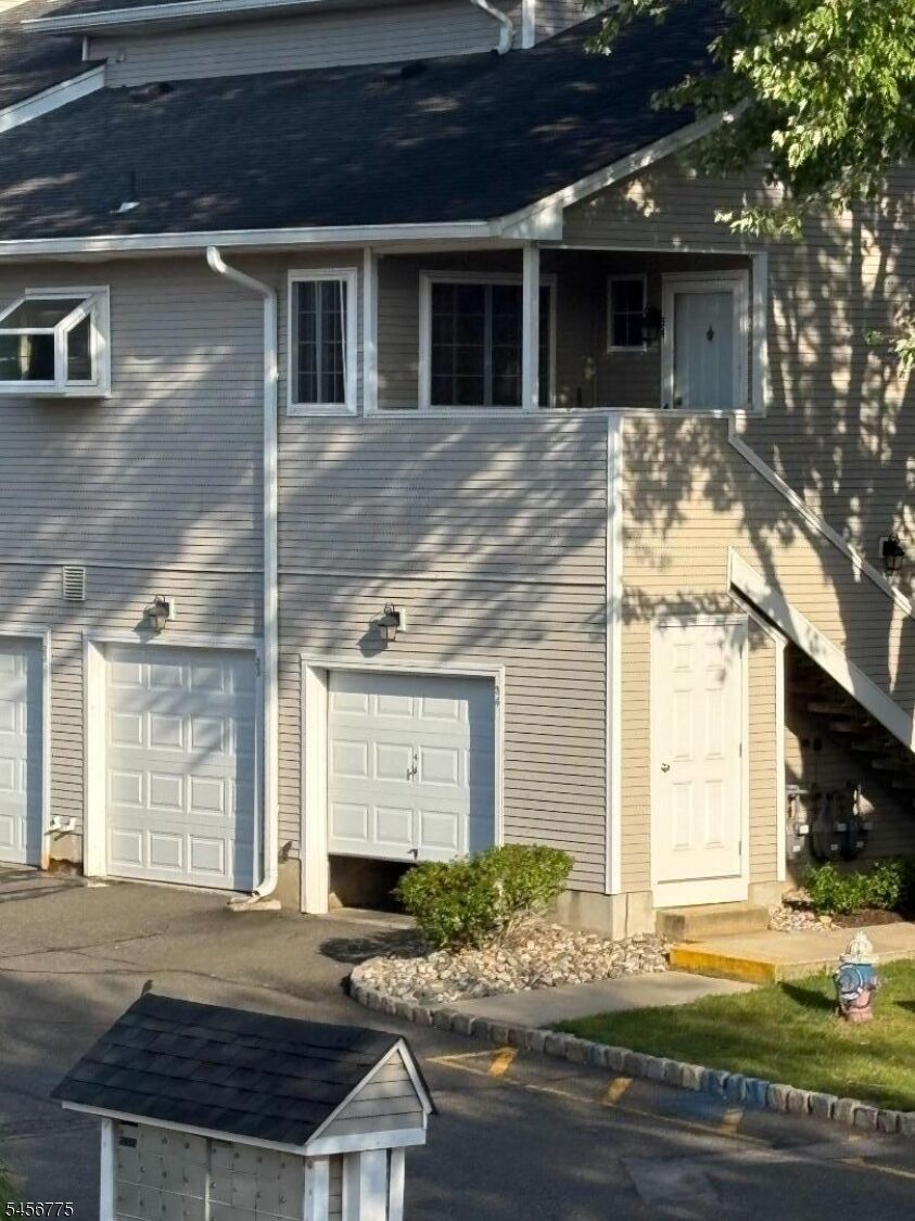Property Photo:  34 Ashley Court Ondo  NJ 07921 