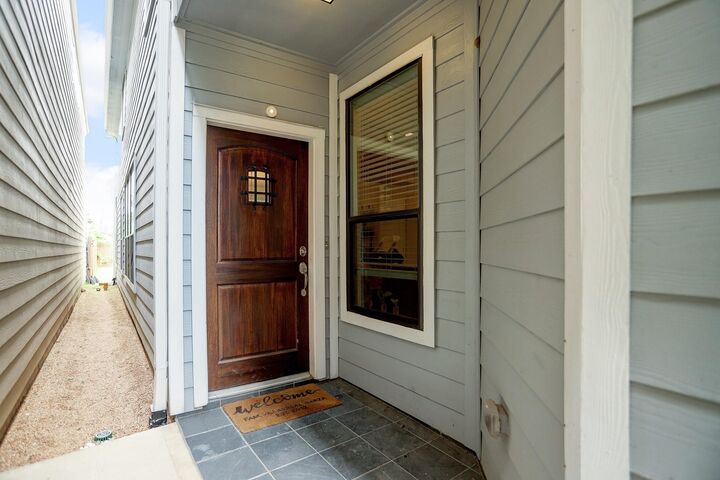 Property Photo: 1014 W 22nd Street TX 77008