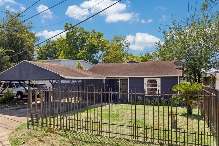 Property Photo:  96 Burress Street  TX 77022 