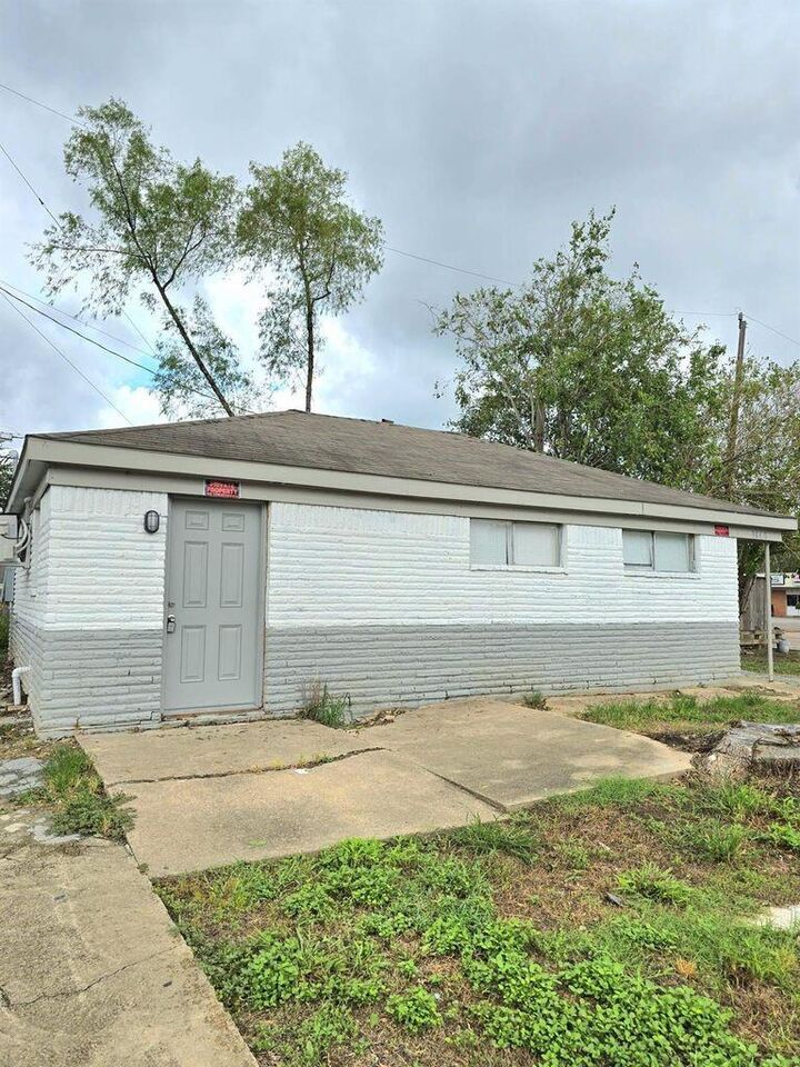 Property Photo: 3839 Mount Pleasant Street TX 77021