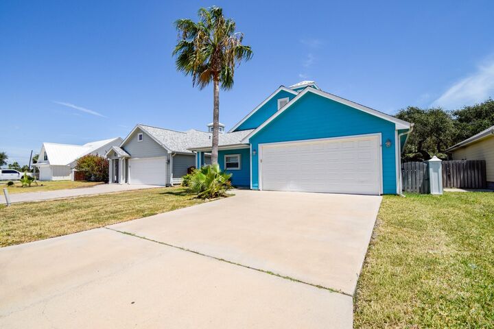 Property Photo:  2711 Lakeview Drive  TX 78382 
