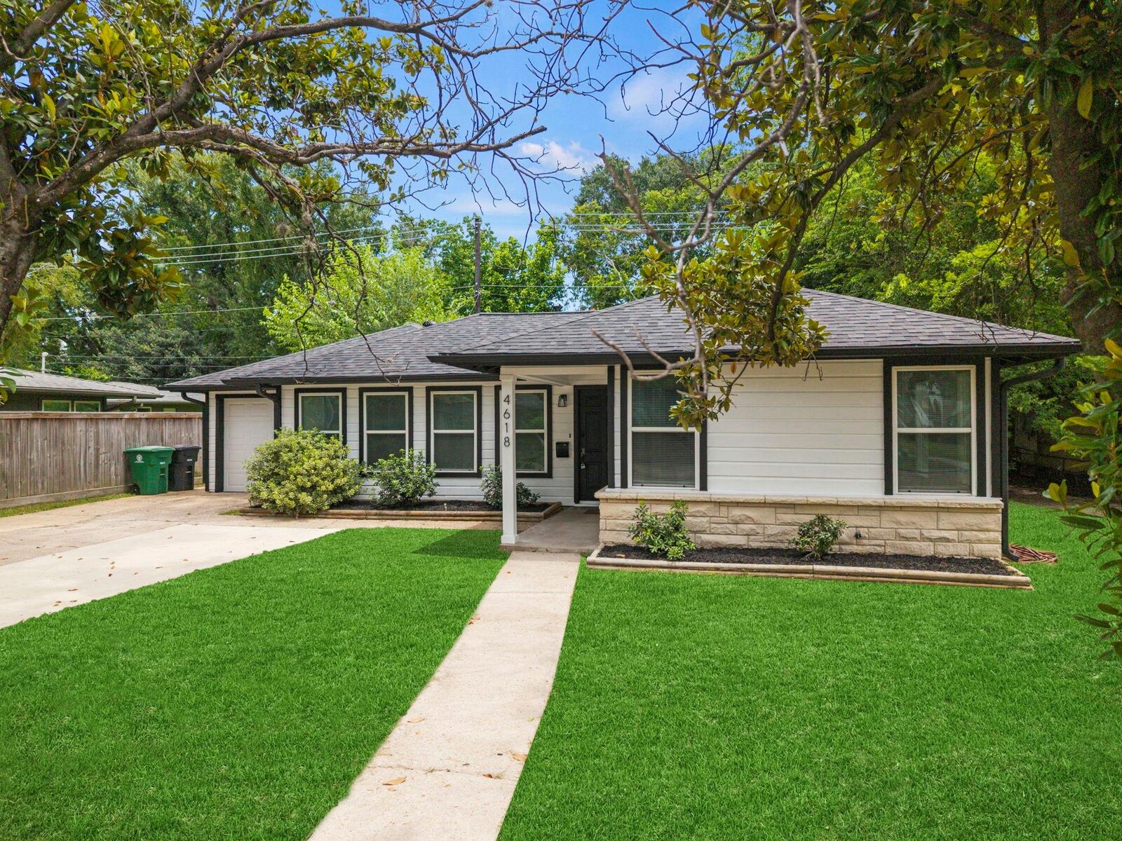 Property Photo: 4618 Ella Boulevard TX 77018