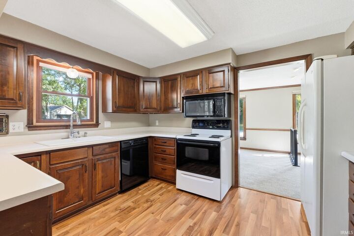 Property Photo:  8417 Greenwich Court  IN 46835-8313 