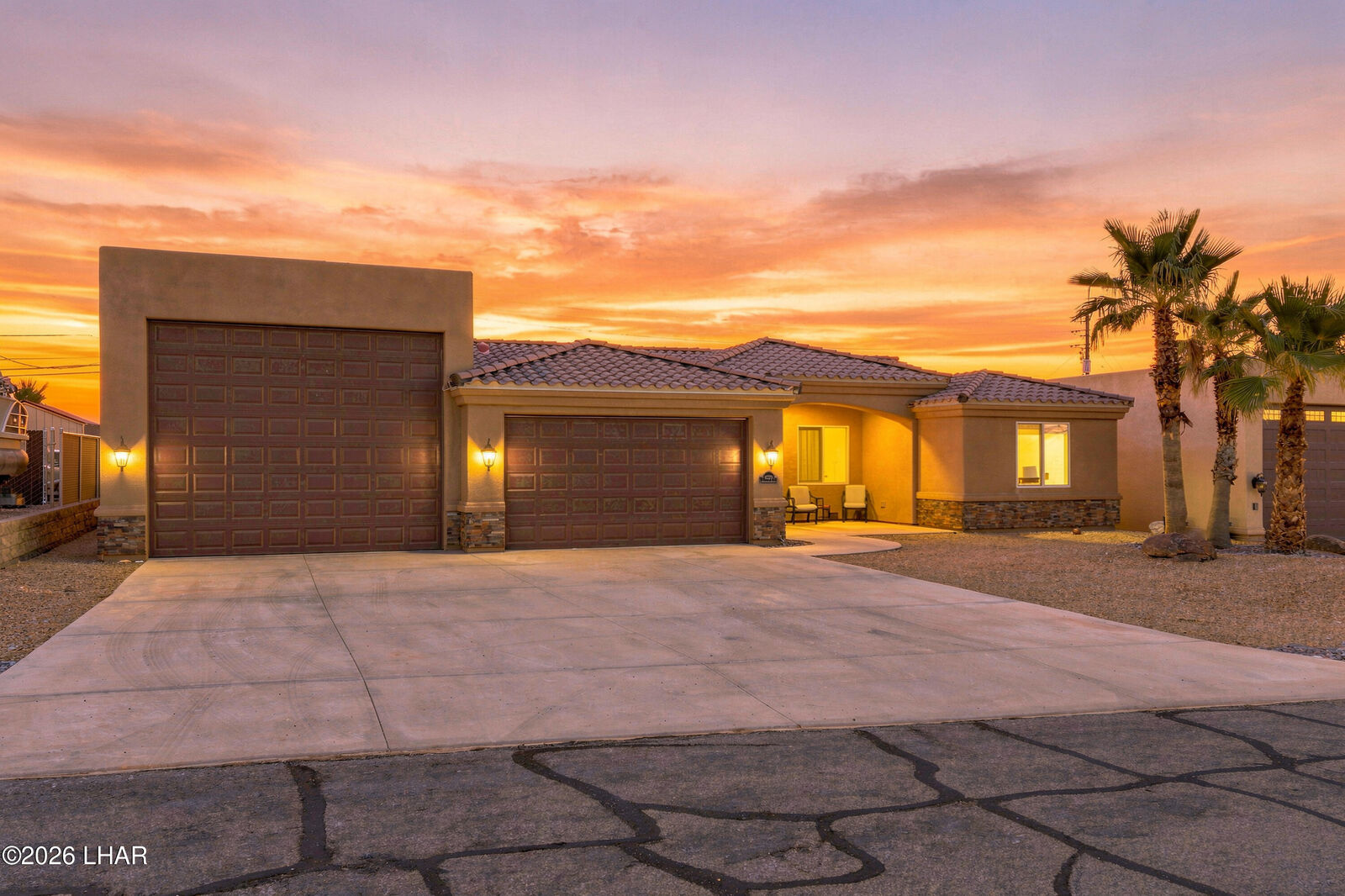 Property Photo: 3220 Dolphin Dr AZ 86403