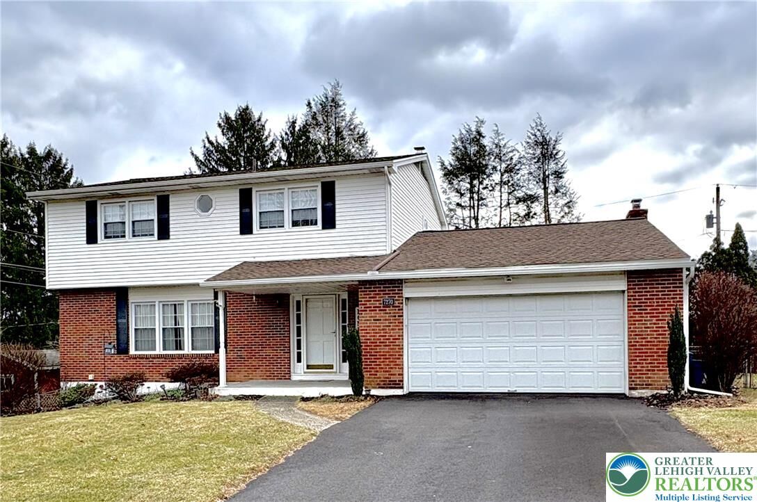 Property Photo: 7270 Hillcrest Drive PA 18062