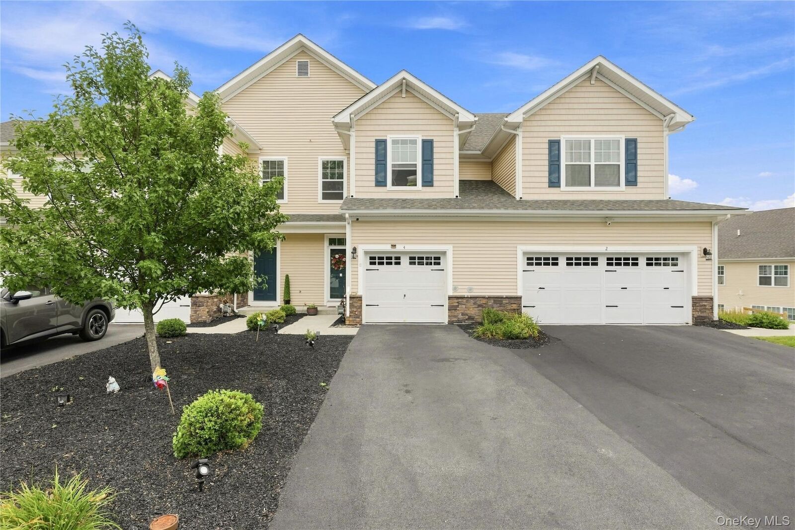Property Photo:  4 Woodrose Court  NY 10940 
