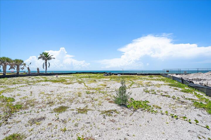 Property Photo:  1100 Shore View Drive  FL 34223 