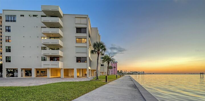 Property Photo:  101 Sunset Drive 103  FL 34236 