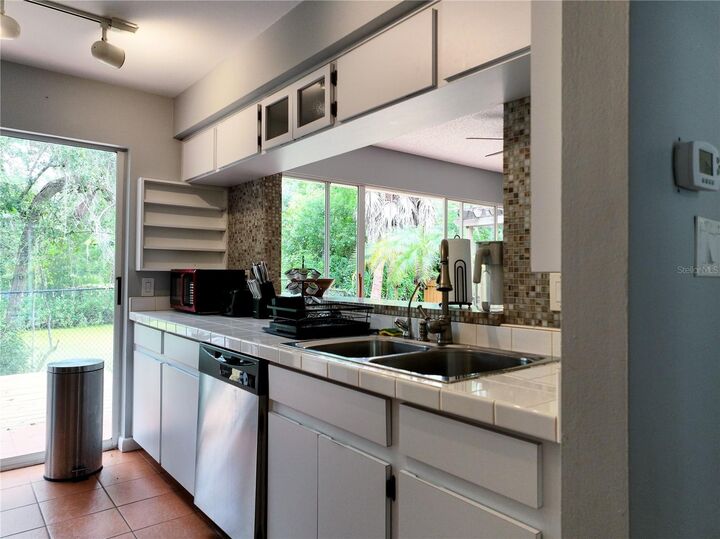 Property Photo:  111 Oak Lee Drive  FL 33548 