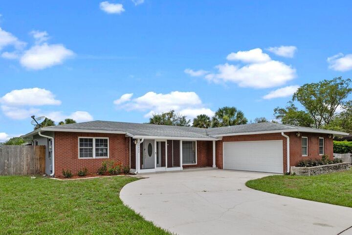 Property Photo:  2622 Hibiscus Court  FL 32738 