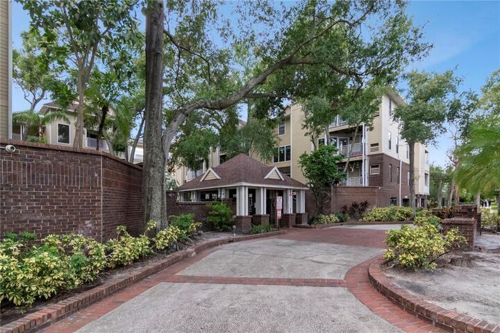 Property Photo:  1000 W Horatio Street 226  FL 33606 