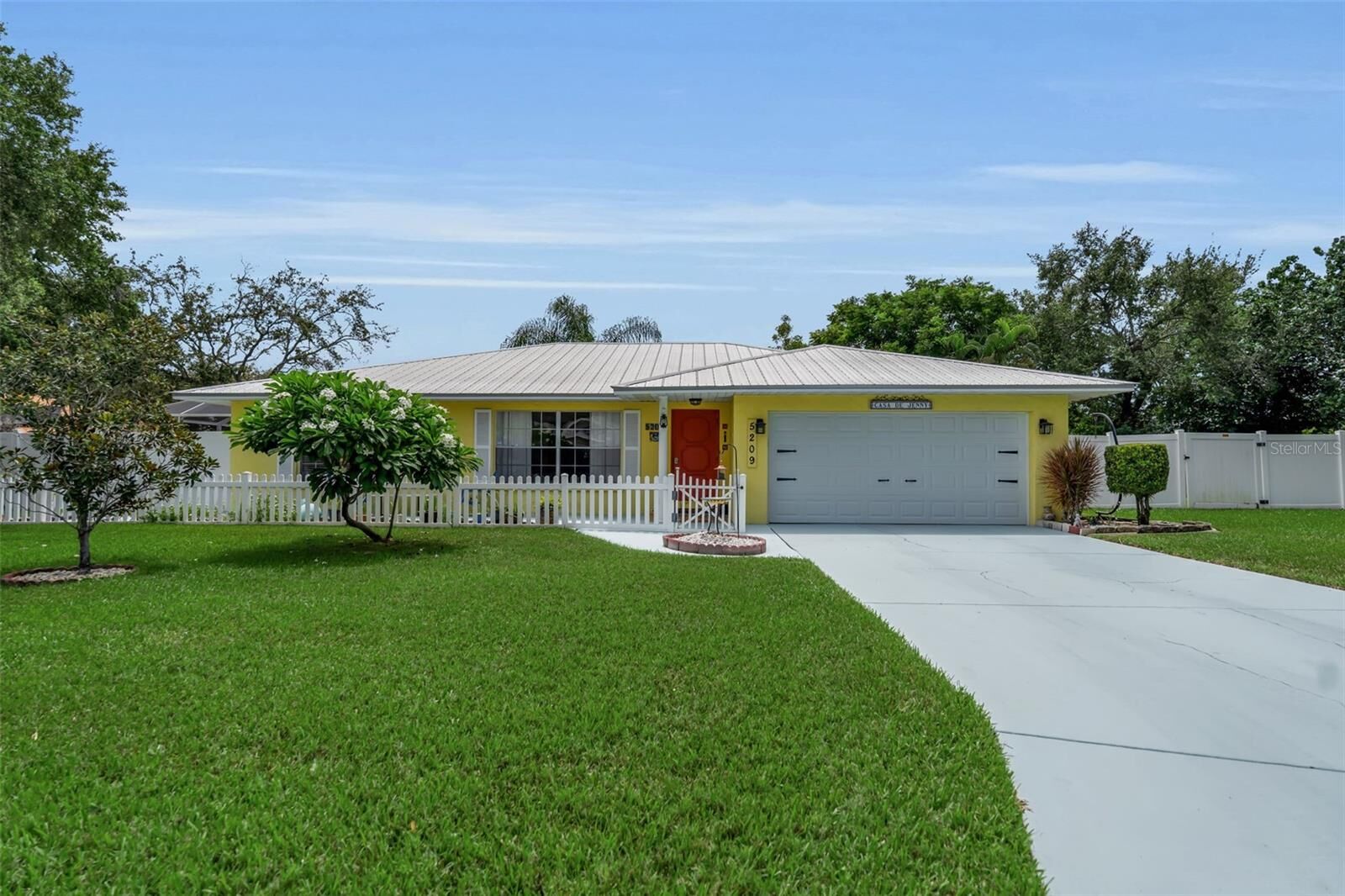 Property Photo:  5209 36th Avenue Circle W  FL 34209 